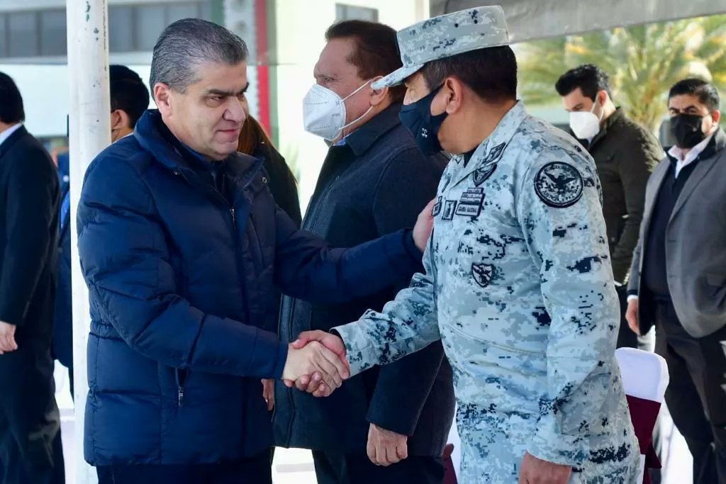 El gobernador <a href="/mrikelme/">Miguel Riquelme</a> asistió a la ceremonia en la que se entregaron 29 radio patrullas a la <a href="/GN_MEXICO_/">Guardia Nacional</a>, con lo que, dijo, se fortalecerá el batallón de seguridad en carreteras e instalaciones.
