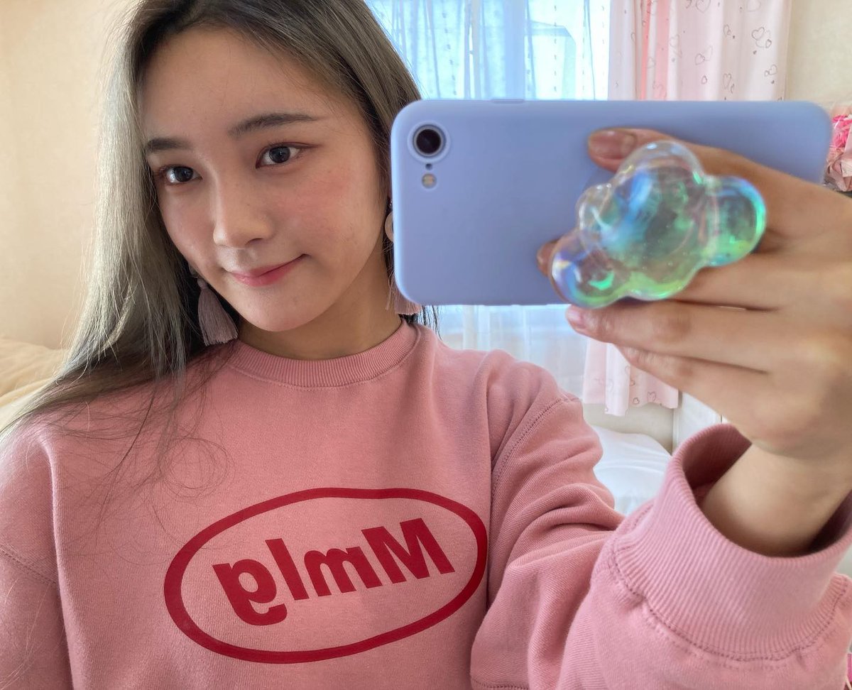 miupics's tweet photo. [220114] #MIU instagram update https://t.co/FJDYnRm88u