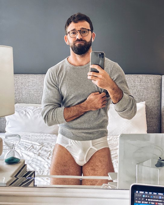 Weekend mode 😈 https://t.co/sv1Kcfwpq4