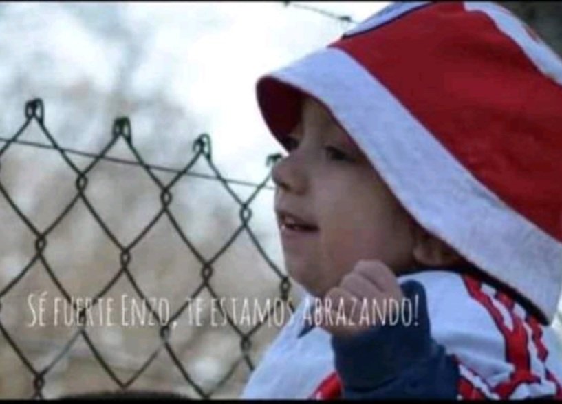 riverplate83's tweet photo. Enzo tiene 3 Años y esta Muy Complicado..esta internado luchando con todas sus Fuerzas pero necesita de Nosotros los hinchas de #River Es el Nene Mas Gallina que Conozco!!! Si crees Reza y Pedi x el..prendele una Velita... si no crees mandale fuerzas a tu manera.. Nos Necesita!! https://t.co/zRqfvFQdEp