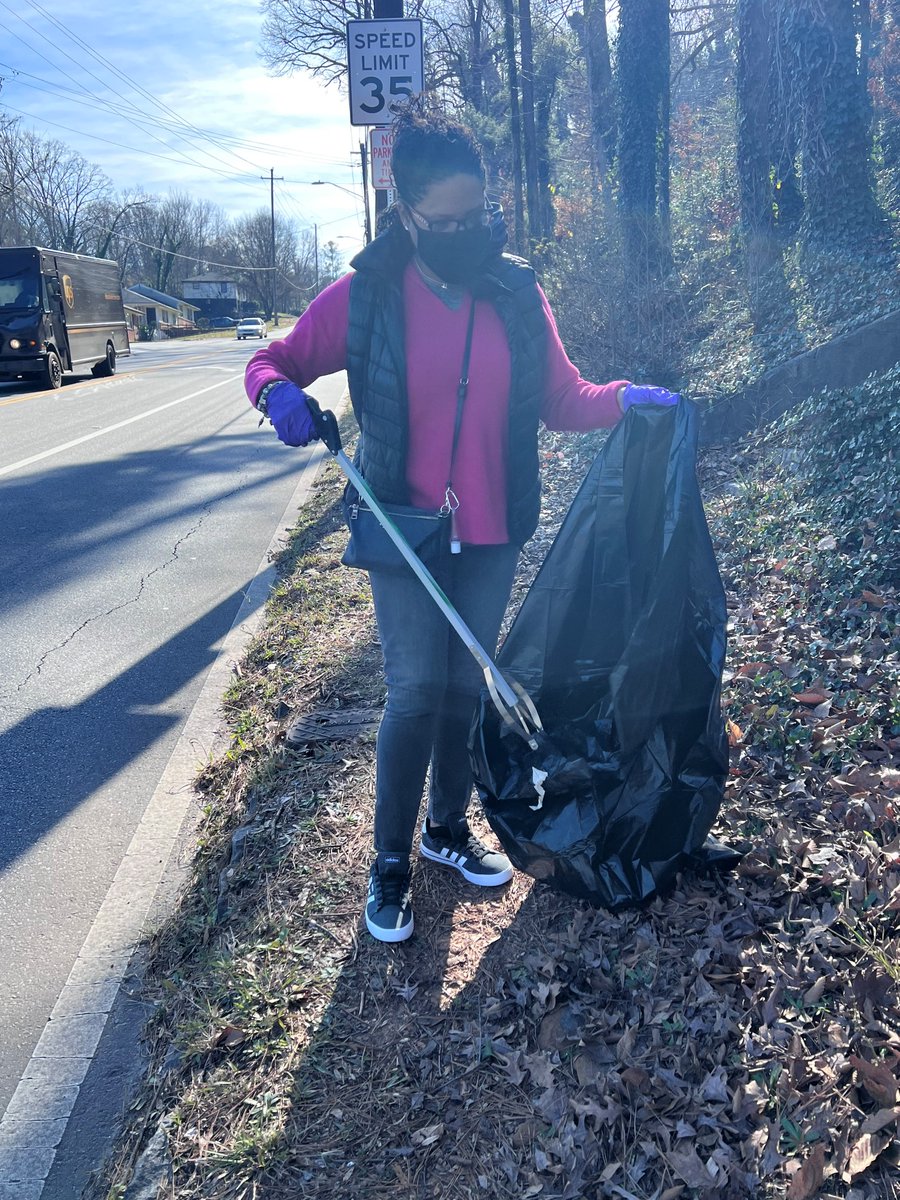 cityofeastpoint's tweet photo. Today, The City of East Point, State Representative
@boddieforga and @ATL_Labor hosted a neighborhood clean-up. Volunteers, including Mayor @DeanaIngraham , met at the Walmart on Cleveland Avenue to #KeepEPLitterFree #puttrashinitsplace https://t.co/YgEyQ2ljIr
