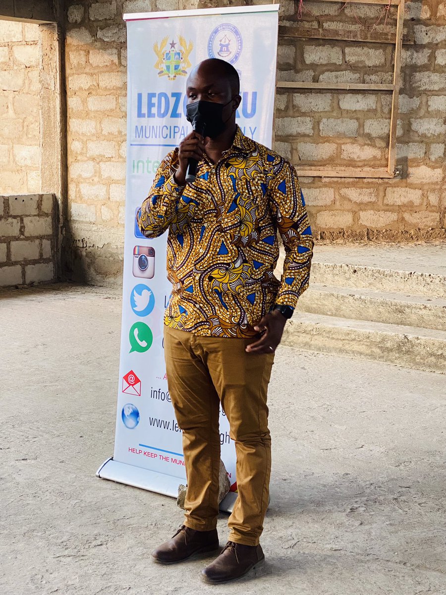 lekmagh's tweet photo. Earlier today, the community members of Agblezaa Electoral Area had their turn to engage with the Honourable MCE, Mr. Mordecai Quarshie on how stakeholders may help LeKMA work.

#lekma
#workingforyouwithyou
#letsmakelekmawork https://t.co/pIcfggMnyy