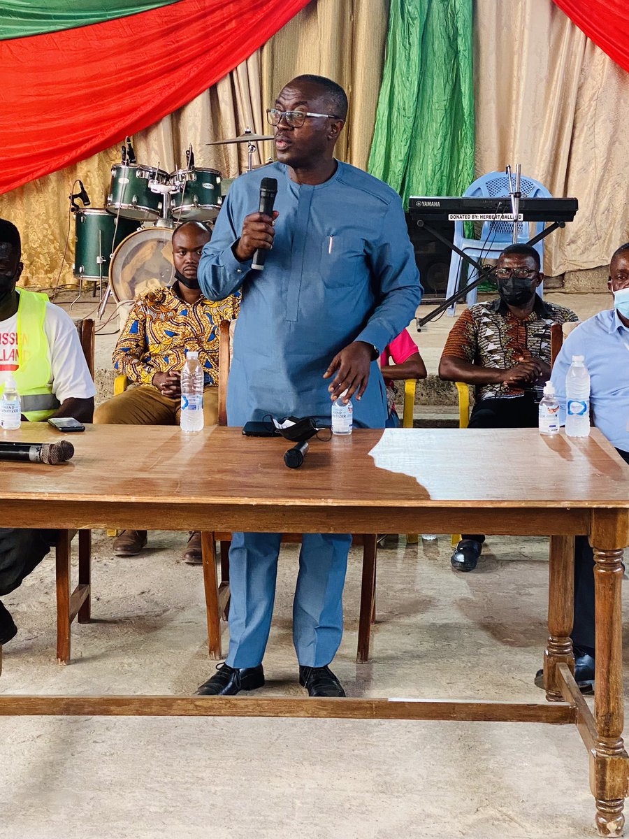 lekmagh's tweet photo. Earlier today, the community members of Agblezaa Electoral Area had their turn to engage with the Honourable MCE, Mr. Mordecai Quarshie on how stakeholders may help LeKMA work.

#lekma
#workingforyouwithyou
#letsmakelekmawork https://t.co/pIcfggMnyy