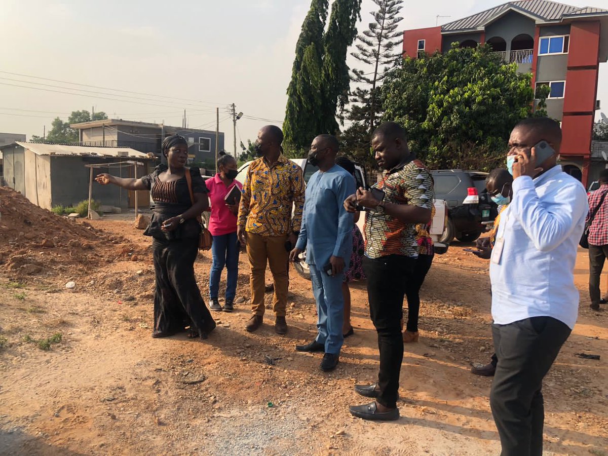 lekmagh's tweet photo. Earlier today, the community members of Agblezaa Electoral Area had their turn to engage with the Honourable MCE, Mr. Mordecai Quarshie on how stakeholders may help LeKMA work.

#lekma
#workingforyouwithyou
#letsmakelekmawork https://t.co/pIcfggMnyy