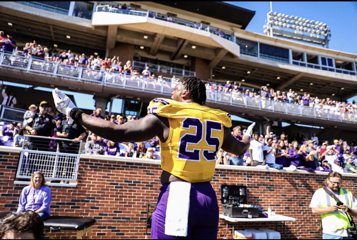 After a great conversation with <a href="/coachmcarey/">Mark Carey</a>, I am blessed to have  received an offer from Mary Hardin-Baylor!

<a href="/bbasil01/">Brian Basil</a> <a href="/CoachVardeman/">Bryan Vardeman</a> <a href="/_BNick/">Brent Nickerson</a> <a href="/TrustMyEyesO/">⭕️FFERTUNITY</a> <a href="/sportsthread/">sportsthread</a>