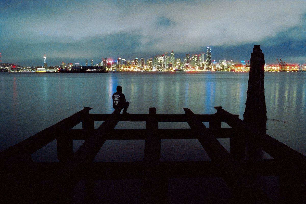 _dipsauce's tweet image. Slowly going through / re-scanning old film that I got processed at a professional lab, and wow... Swear my scans looking way nicer.
My scan on the left vs. lab scan on the right.