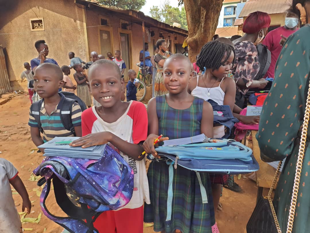 ShantaPatel10's tweet photo. #BackToSchoolUg what are you doing to encourage children to go back to school? We distributed schoolbags, books rulers, waterbottles, mathssets, pens sanitary pads. #Aparfoundation #dogood #kindnessmatters #livetoserve #TogetherWeCan #loveforchildren https://t.co/mN0nxnpcfj