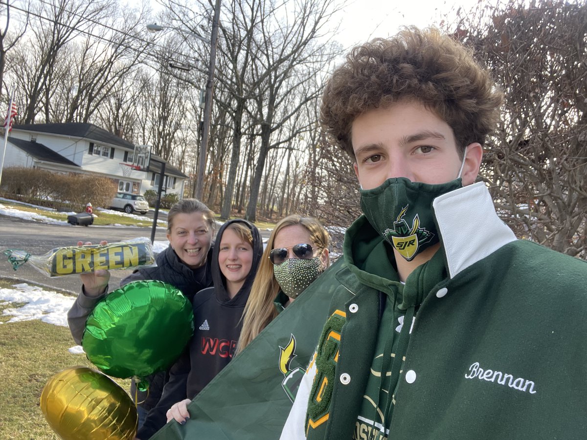SJRHighSchool's tweet photo. Congratulations to the newest Green Knights! #SJRClassof26 #VirFidelis #GreenKnights https://t.co/eDx5ymESeS