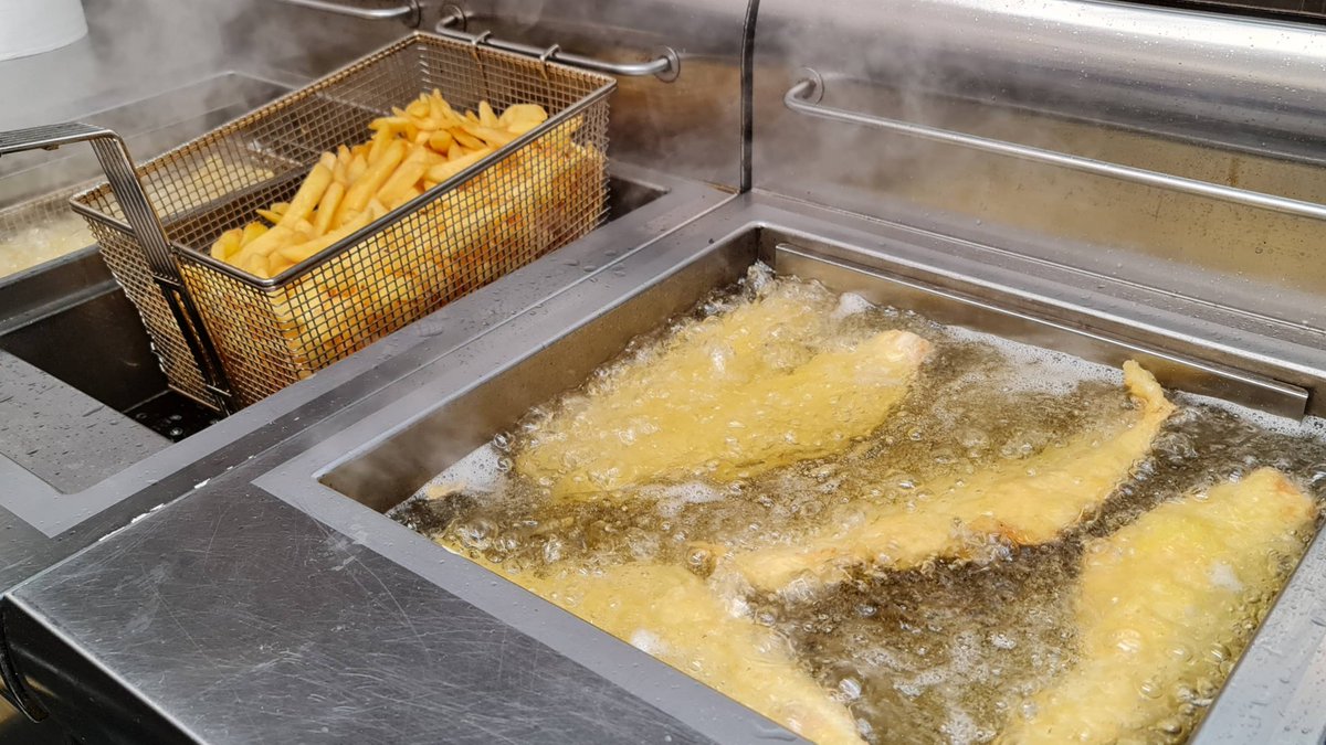 TheRedshankUK's tweet photo. And so it begins... 😀

West link bypass tonight until 8pm!

#streetfood #highlandstreetfood #fishandchips #opentonight #backfromholiday #theredshankuk https://t.co/Iw8IdIIzCG