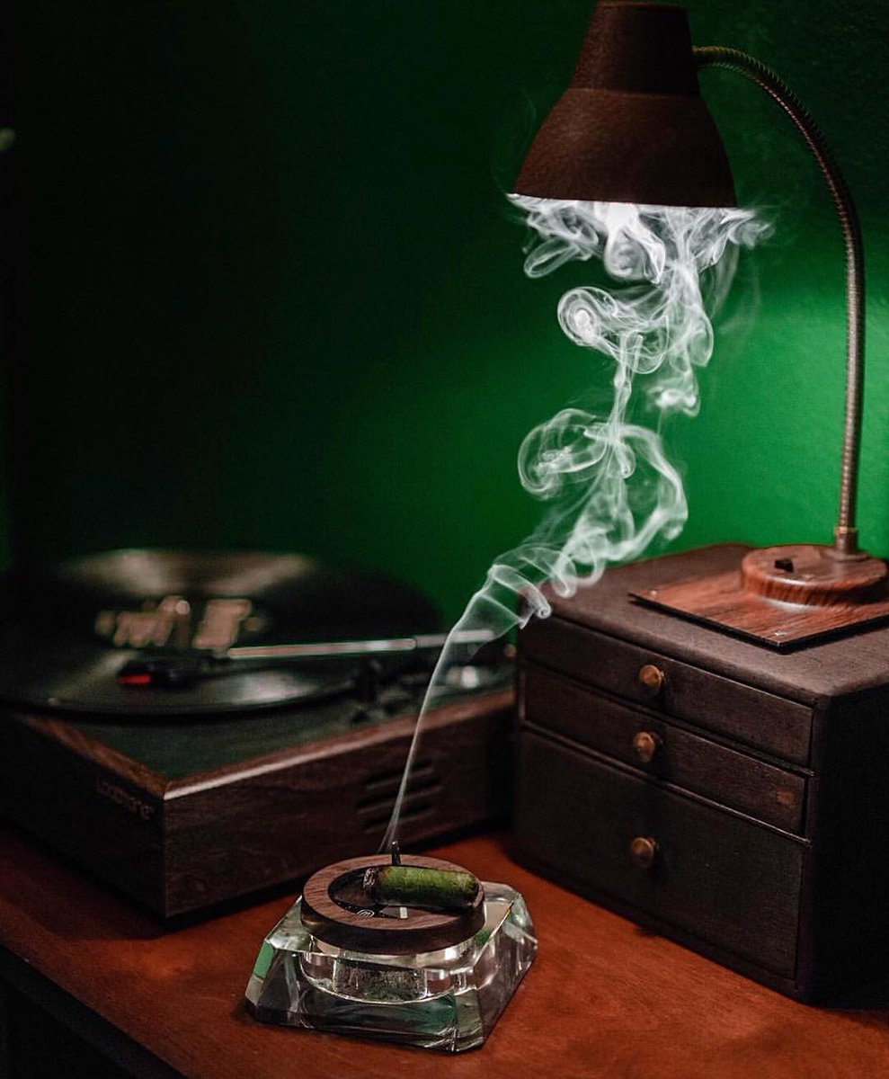 realafterxtz's tweet photo. #ArtPc 📸  S T A Y H I G H 🍁🔥 https://t.co/0C30md00EX