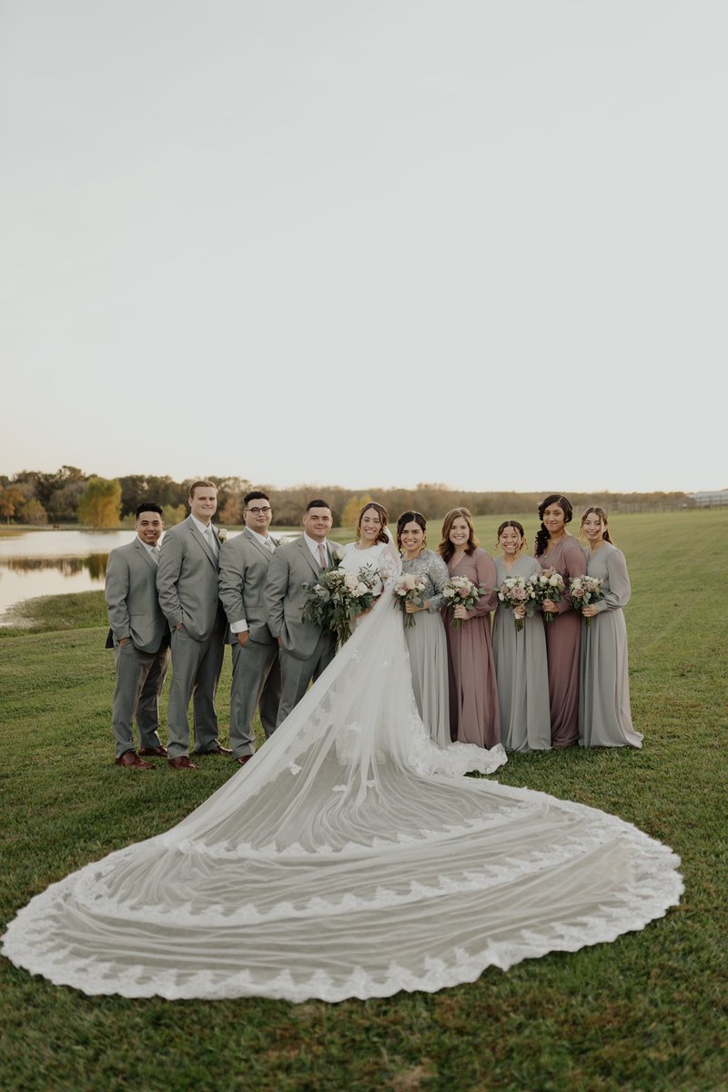 infallibleprfs's tweet photo. That cathedral veil 😍 https://t.co/paLQWVHI0H