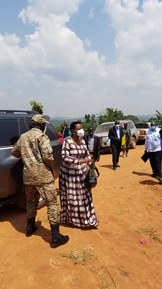 kakensaug's tweet photo. .... Owek.Christopher Bwanika, the Buganda kingdom Attorney General assured the occupants of the Nabagereka Foundation land that there is no intention of evicting them. He has urged them to embrace dialogue & find solutions to coexist #ExposeTheCorrupt #UGGovtWorks #ACUWorks https://t.co/Iu9zVIjzpR