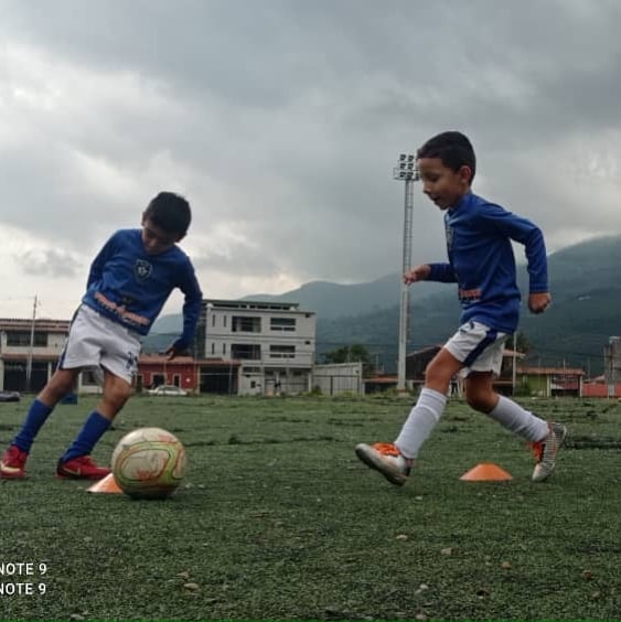andresbellofcc's tweet photo. #AndresBelloFC | 💥 Nos colocamos a tono, está temporada 2022 ha comenzado con todos los hierros.

#SomosLaMareaAzul 
#Cordero 
#Tachira https://t.co/py4l2tTj1T