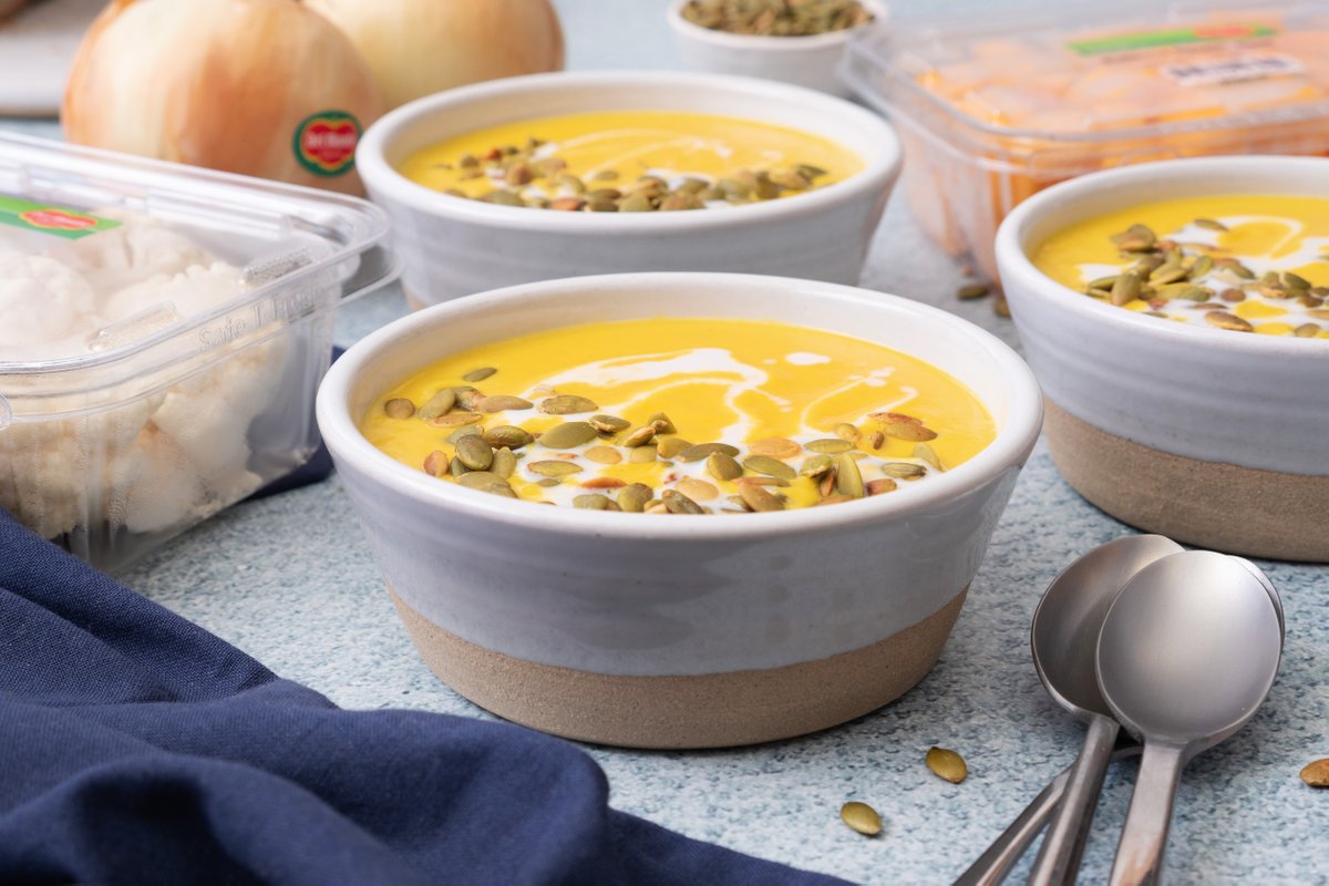DelMonteFresh's tweet photo. Cold hands, warm soup, can't lose 🍲 Stay warm this winter with our Creamy Roasted Butternut Squash and Cauliflower Soup! Check out the full recipe here - https://t.co/zn4M6J9IGm
#DMFP #winterrecipes #soupseaon #sweaterweather https://t.co/1ytWrFRKQx