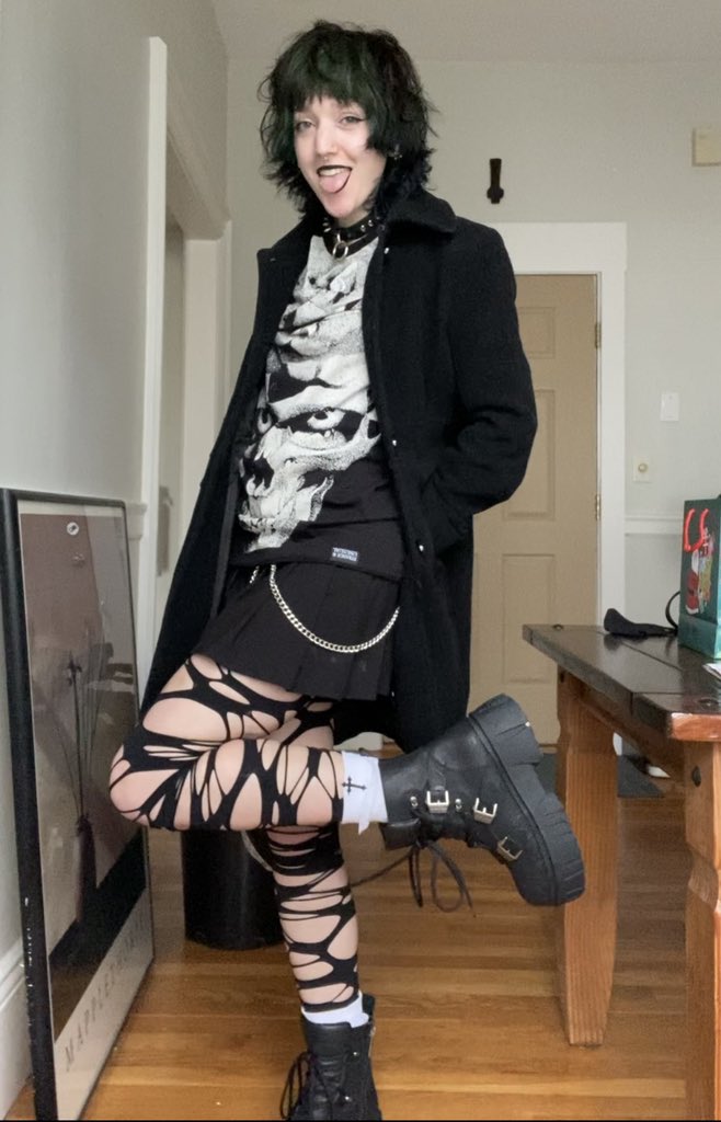 fullmetal_goth's tweet photo. Be honest would you let me walk your dog??? https://t.co/WR9l7b1iX2