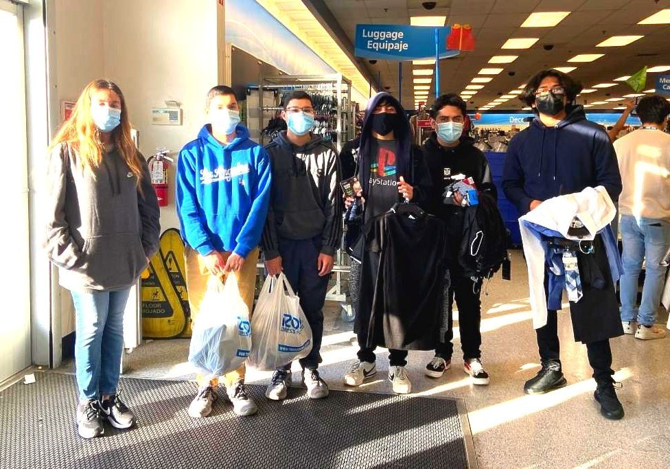 AllPeoplesLA's tweet photo. Staff work with all youth to prepare them for the work field. This includes resume building, professional attire, and preparation for job interview questions. High school seniors received a $100 Ross gift card to purchase professional attire for job interviews. #CRCD #YouthSource https://t.co/oNjQCJ7HI1