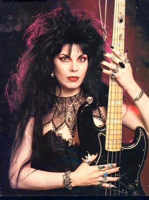 I\m not normally a birthday person, but, whatever, Happy Birthday to Patricia Morrison. 