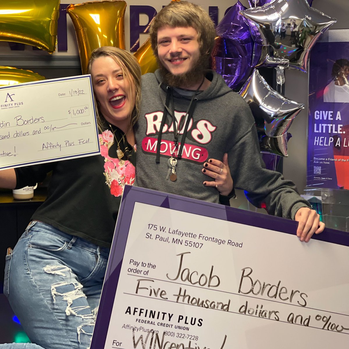 Affinity_Plus's tweet photo. Jordin helped us surprise her brother, Jacob, winner of a $5,000 WINcentive Savings cash prize. Little did she know we were surprising her with a $1,000 prize!

Learn more about the savings account that gives you chances to win cash: https://t.co/by9KYMfdz1 https://t.co/7IUG57FOol