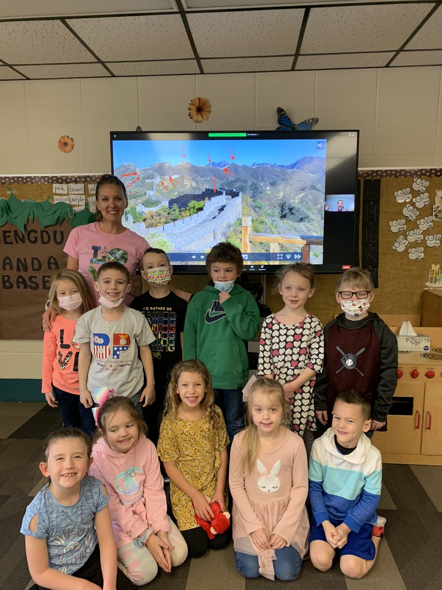 SarahEHarlan1's tweet photo. My kinders virtually traveled to the GreatWall of China this morning! They also used their engineering skills to build their own wall with watch towers and cannon platforms #socialstudies #vocablearning #science @USD357 https://t.co/q6gqZWLaRk