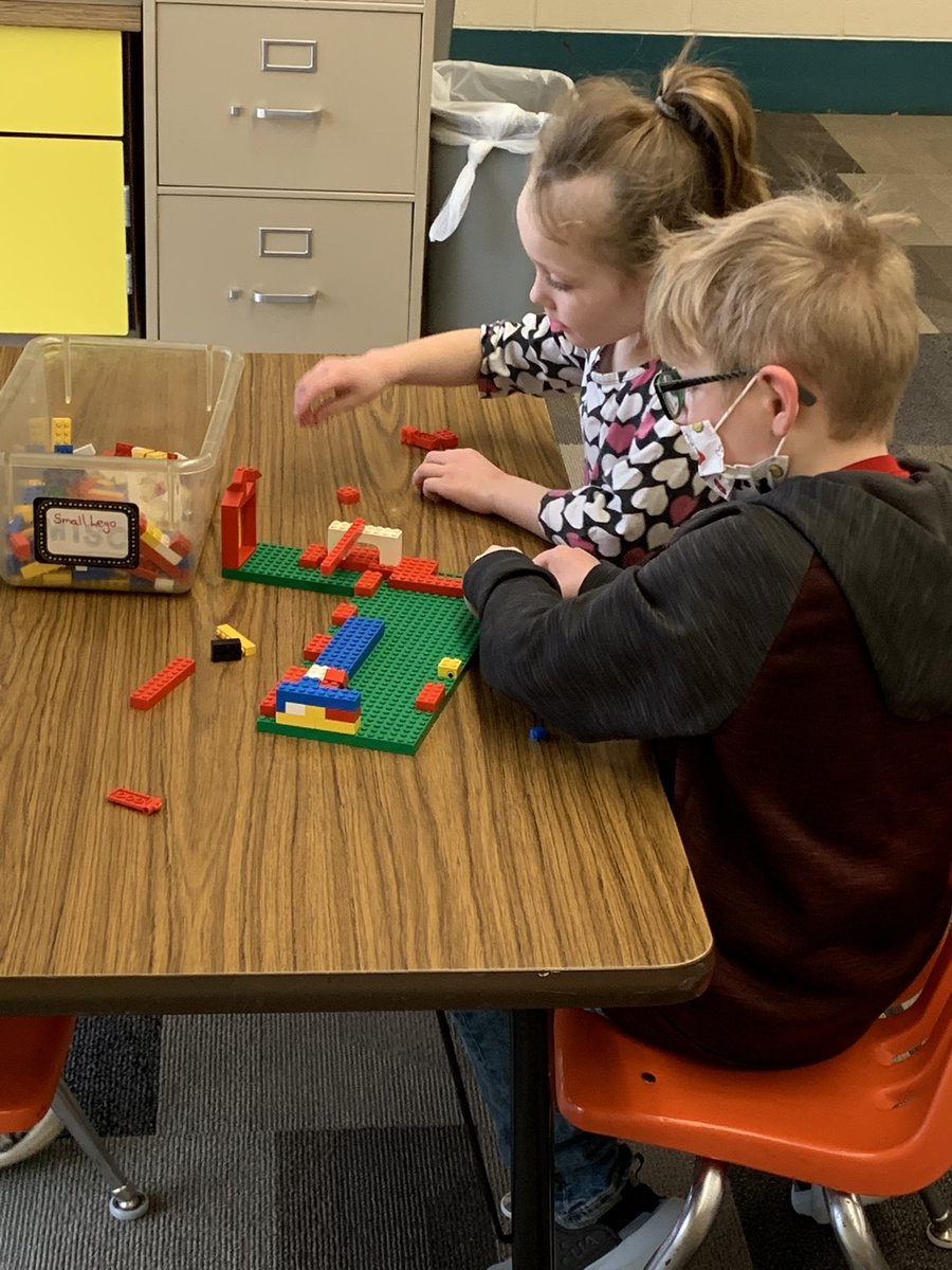 SarahEHarlan1's tweet photo. My kinders virtually traveled to the GreatWall of China this morning! They also used their engineering skills to build their own wall with watch towers and cannon platforms #socialstudies #vocablearning #science @USD357 https://t.co/q6gqZWLaRk