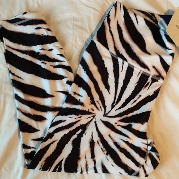 lndunn23's tweet photo. So good I had to share! Check out all the items I'm loving on @Poshmarkapp from @StellaDotMoRo #poshmark #fashion #style #shopmycloset #lululemonathletica #charlotterusse #fabletics: https://t.co/StFlkOUJN8 https://t.co/UrCiw1C1bN