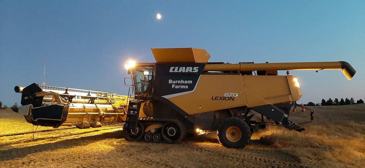 burnhamfarms's tweet photo. Selling my Claas Maxflex 1050 with the AWS Airbar. Full finger auger, upgraded to poly fingers. Sensing bands for doing wheat. Replaced all the reel bushings and knife guards 2 yrs ago. Stainless auger trough 4 yrs ago. Works well just upsizing. Dm for price and more details. https://t.co/2DcEsIIELD