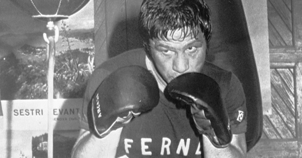Radio24_news's tweet photo. Bruno Arcari, trionfi e ferite di un campione del ring! #Olympia di @dricci73 su #Radio24 ogni domenica alle 16:30, e in replica ogni sabato alle 22:30 . Ascolta il #podcast https://t.co/mCvMvd7EnU
@Federpugilistica @dartor #pugilato #campione #ring #Arcari #lapassionesisente https://t.co/FhV0BsW4tJ