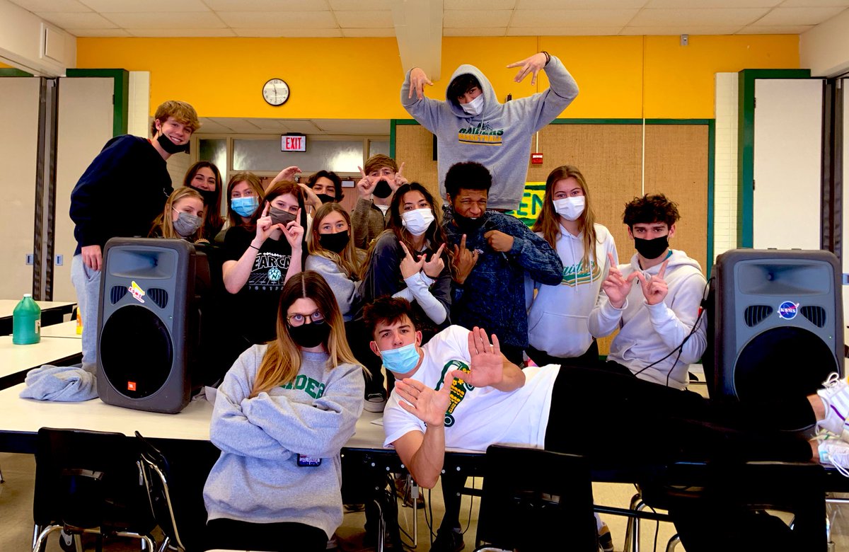 southksms's tweet photo. Green Friday 🤑 https://t.co/ZRoq9iJMhO