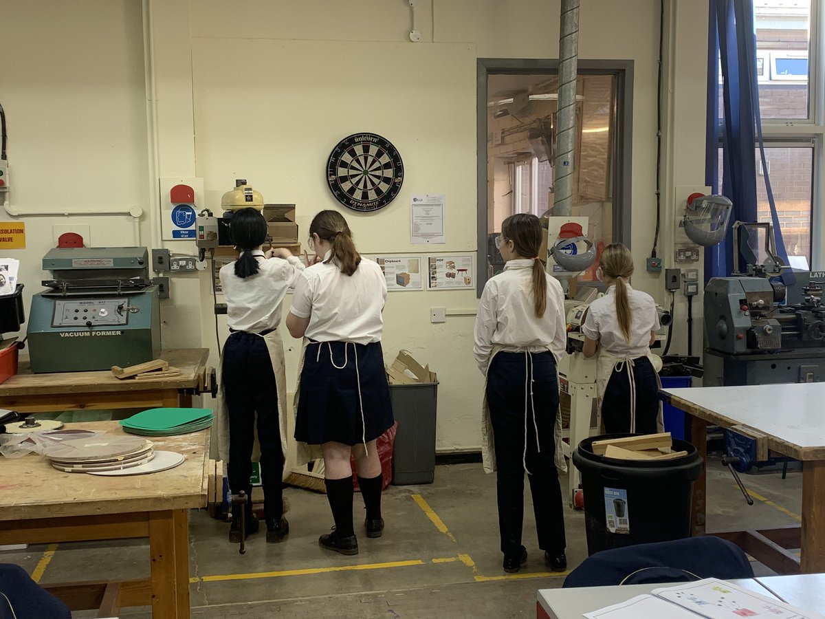 MrsjonesDT2020's tweet image. Happy workshop today @ellowes7 doing their thing #DT #Design #Practicalwork #teacher