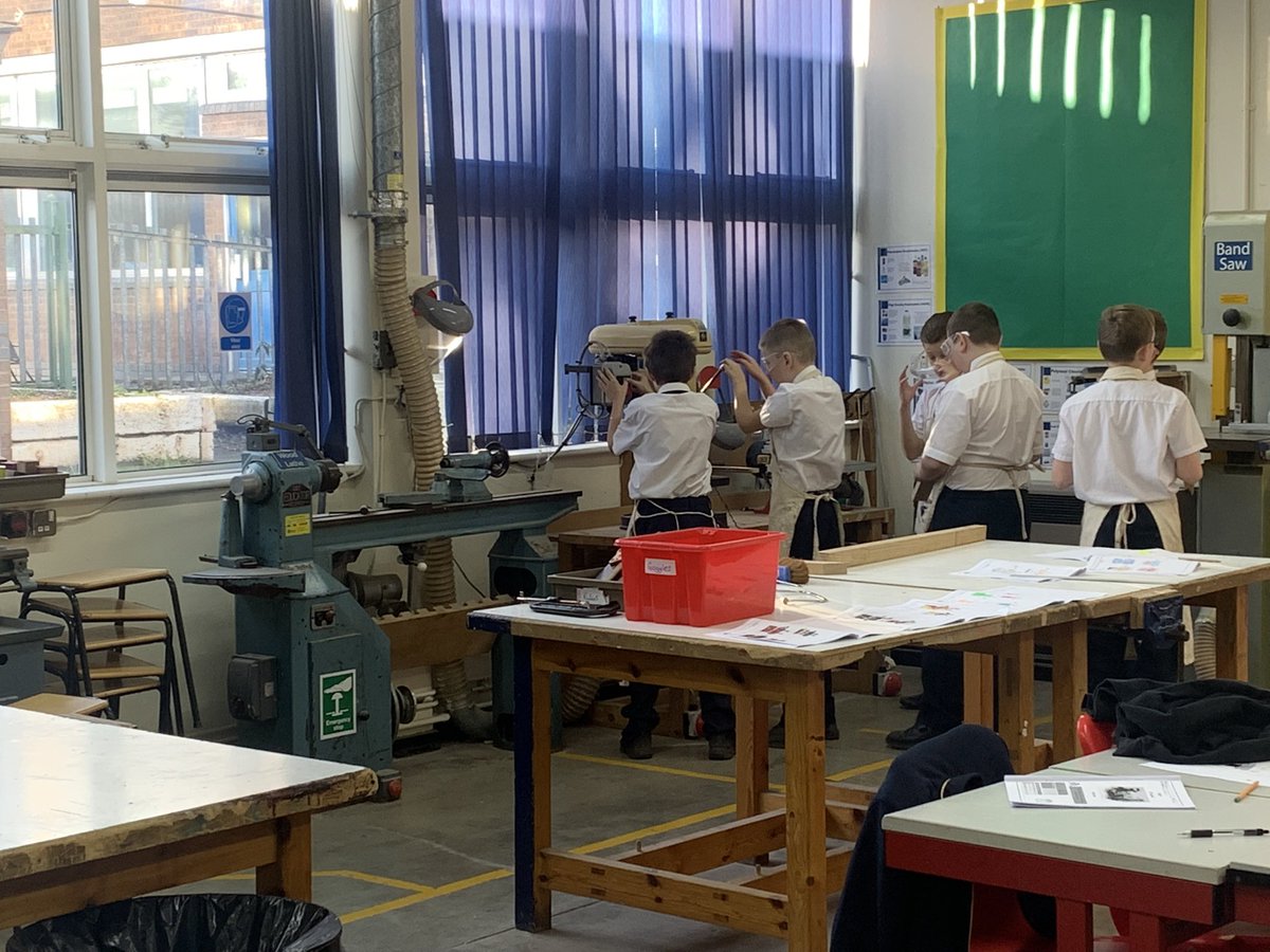 MrsjonesDT2020's tweet image. Happy workshop today @ellowes7 doing their thing #DT #Design #Practicalwork #teacher