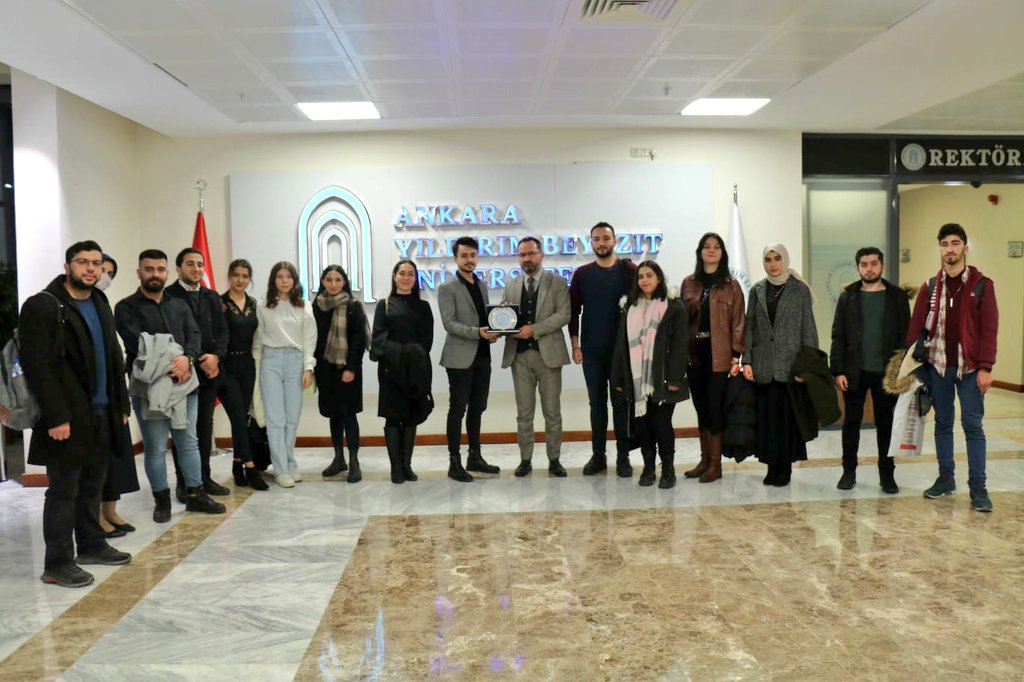 AYBÜ Rektörü Prof. Dr. İbrahim Aydınlı, Öğrenci Konseyi Başkanı seçilen Süleyman Ecevit ve yönetimini makamında ağırlayarak tebrik etti.

Rektör Aydınlı, Öğrenci Konseyi ile ilk istişare toplantısını Esenboğa Külliyemizde gerçekleştirdi.

<a href="/profdriaydinli/">Prof.Dr.İbrahim AYDINLI</a> <a href="/ybunikonsey/">AYBÜ Öğrenci Konseyi</a>