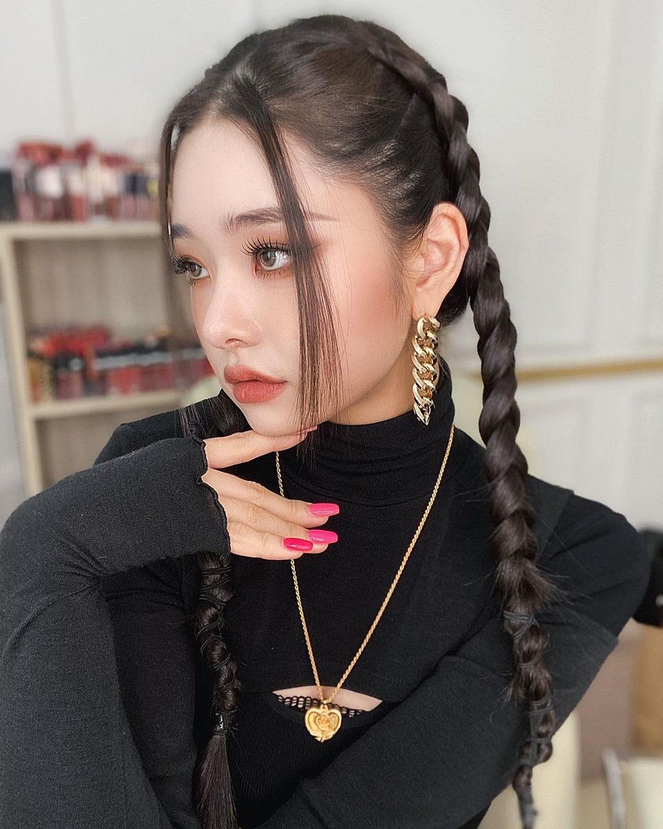 iswish_store's tweet photo. ミ🍒⌇ พรีออเดอร์ l Love Affair Necklace 

˚യ สร้อยคอจี้ดอกกุหลาบรูปหัวใจ แบบจีอา #SongJia ซูยอง ทิฟฟานี่ รยูจิน เยริ ใส่ ˖ ࣪ 
color ; Silver &amp; Gold 

✨— ราคา 1,290.- https://t.co/2npn0N364c