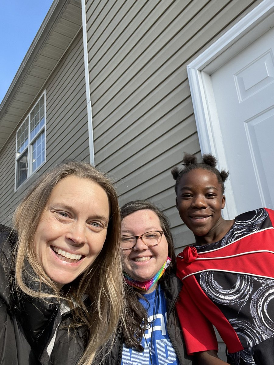 perkinsonreads's tweet photo. NTI Day 3 highlights include dropping off hot spots and seeing some smiles!☀️💙 #WCPSLeads @MsHoffman5 @JenJenPrinc @MrHazard101 @melsteph0801 https://t.co/Ue57nYicLC