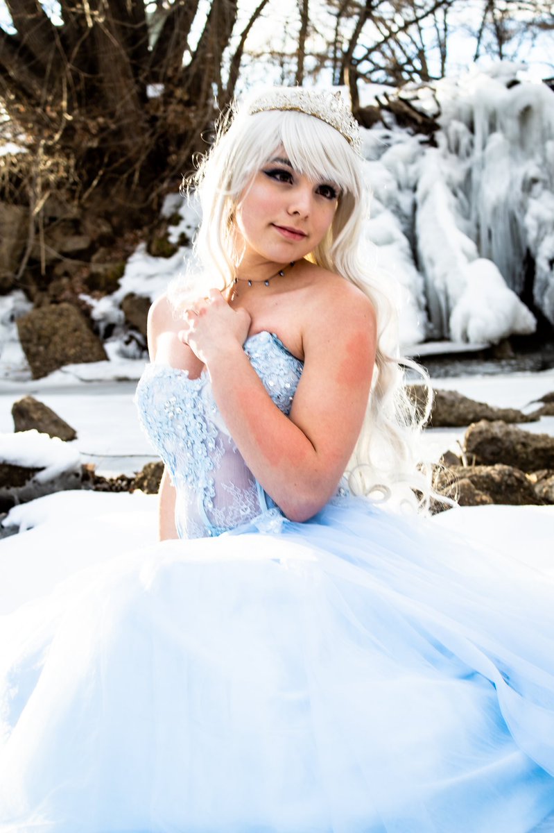 YukiCat19's tweet photo. This was the first photoshoot of the year! I’m so glad I got to start the year with this shoot! What do you think?
📸 @ noellepeterson_photography
#princessdress #photoshoot #snowphotoshoot #snowday #snow #snowdrip https://t.co/Uw1ejGdlDc