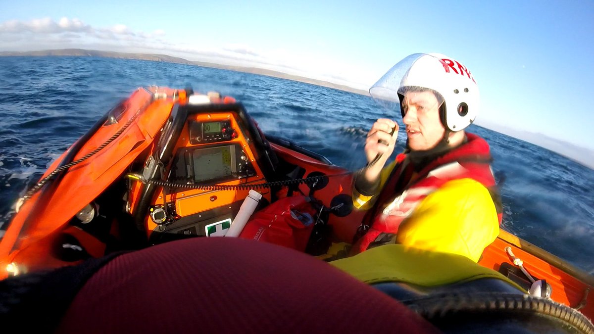 Fowey_RNLI's tweet photo. On Thurs Jan 13 at 2.14pm our D class #lifeboat launched to a motor boat stranded 3 miles offshore, that had run out of fuel. Before setting out it’s important to check you have enough fuel on board and always carry a means of calling for help.#Fowey @RNLI #SavingLivesAtSea https://t.co/yG0UItlHC3