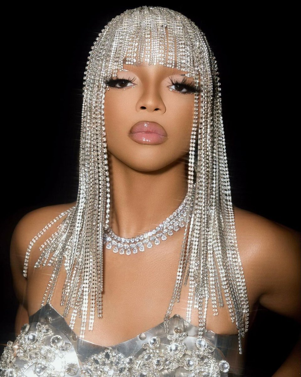 ChloeBailey's tweet photo. shinin through it all 💎✨ https://t.co/yoes5Szklg