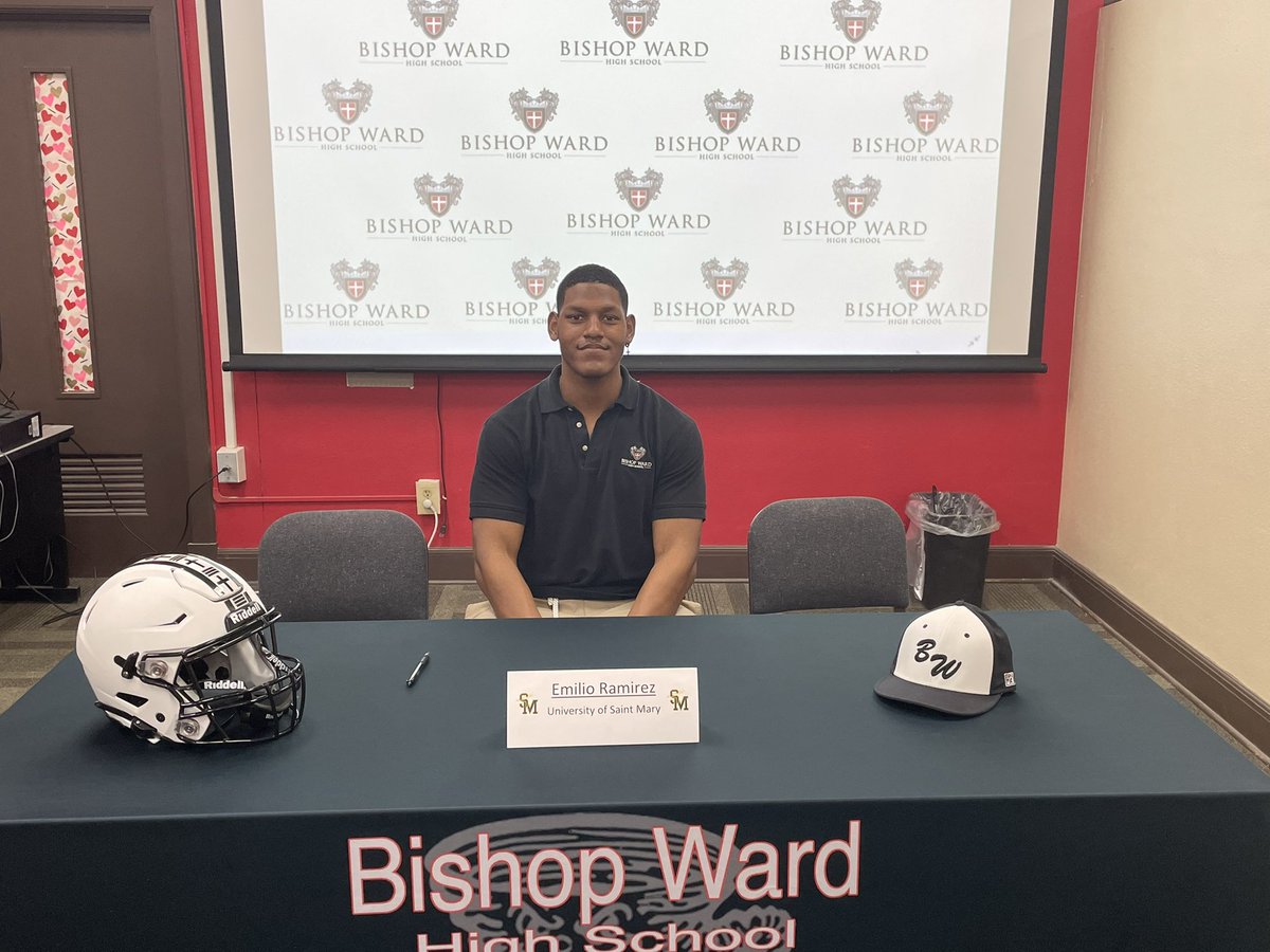 Emil0316's tweet photo. 100% committed… thank you to everyone that’s been apart of this journey 💪🏾🔵⚪️🟡@Spire_Football @CoachBurgoon @apacheco93 @Coach_Rlopez https://t.co/n3DuoC2X1l