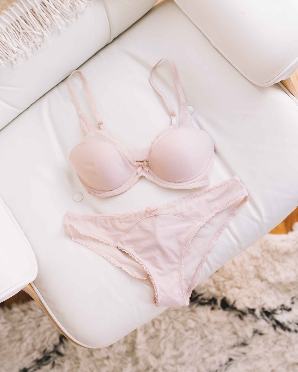 It’s never too late to refresh your top drawer for the new year! Journelle’s Victoire set is the perfect everyday t-shirt bra - now available in various core colors and skin tones.

journelle.com/products/journ…