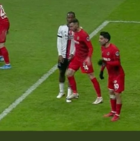 Net kırmızı kart ve penaltımız verilmedi susma Yönetim