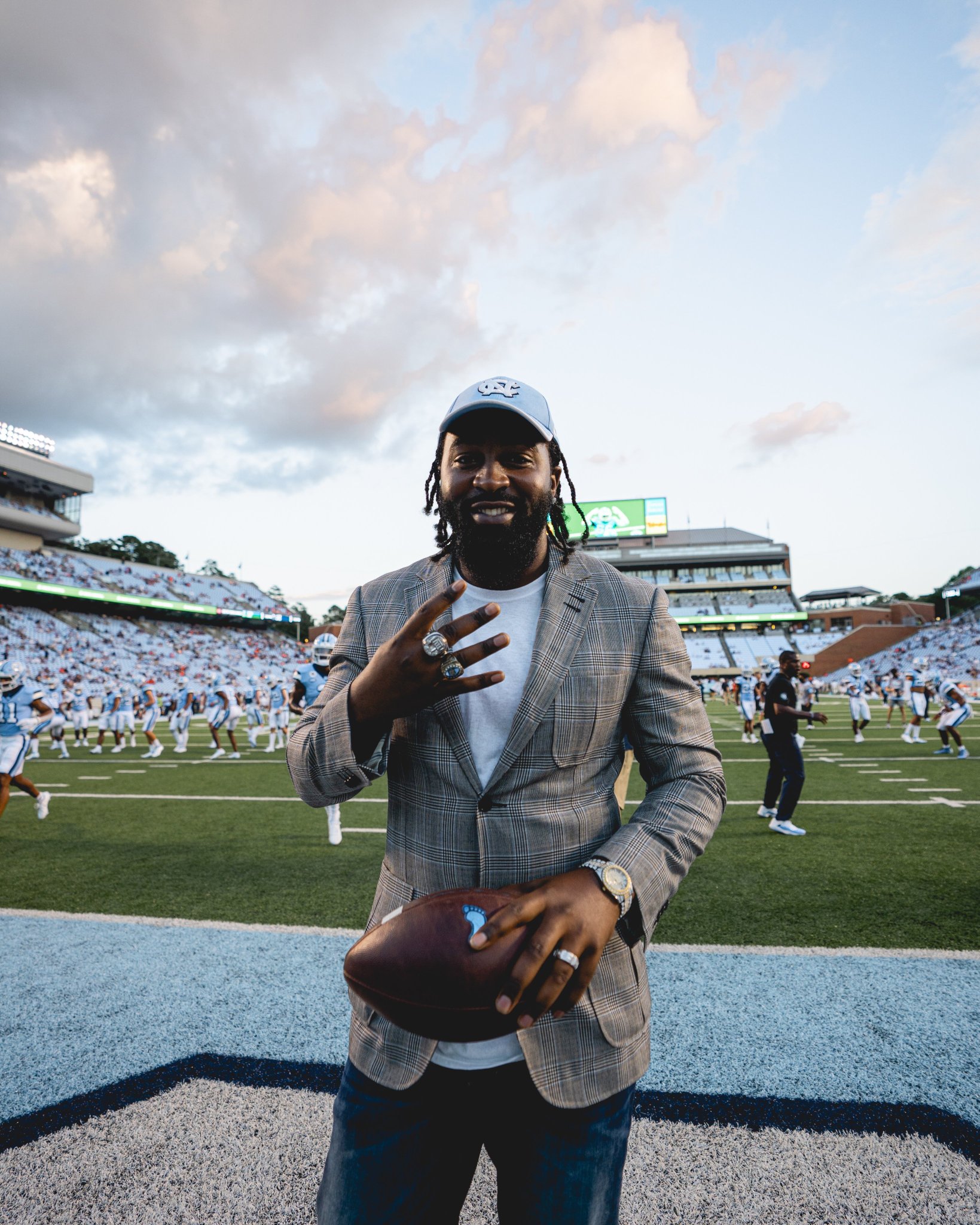Happy Birthday to former Tar Heel and Super Bowl Champion Hakeem Nicks! 
