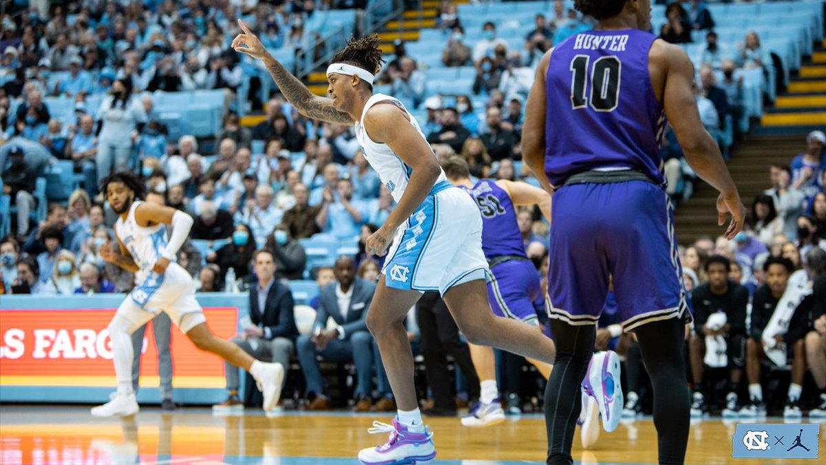UNC_Basketball's tweet photo. Always point to the passer ☝

"Pointing at the player who made the pass shows appreciation for an unselfish act that helps the team."

- Dean Smith https://t.co/yeVdLXWeFC