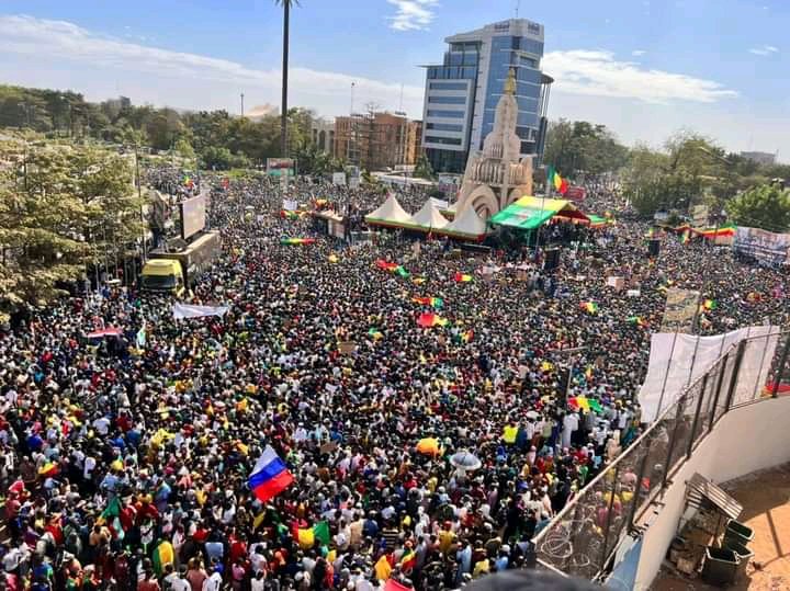 bikate8510's tweet photo. 🙋♂️ Force❤ au peuple malien 🇲🇱
NOUS #DISONS
UN PEUPLE-UN BUT-UNE FOI.
Vive le Mali🇲🇱 https://t.co/cwBuG6Jq2T