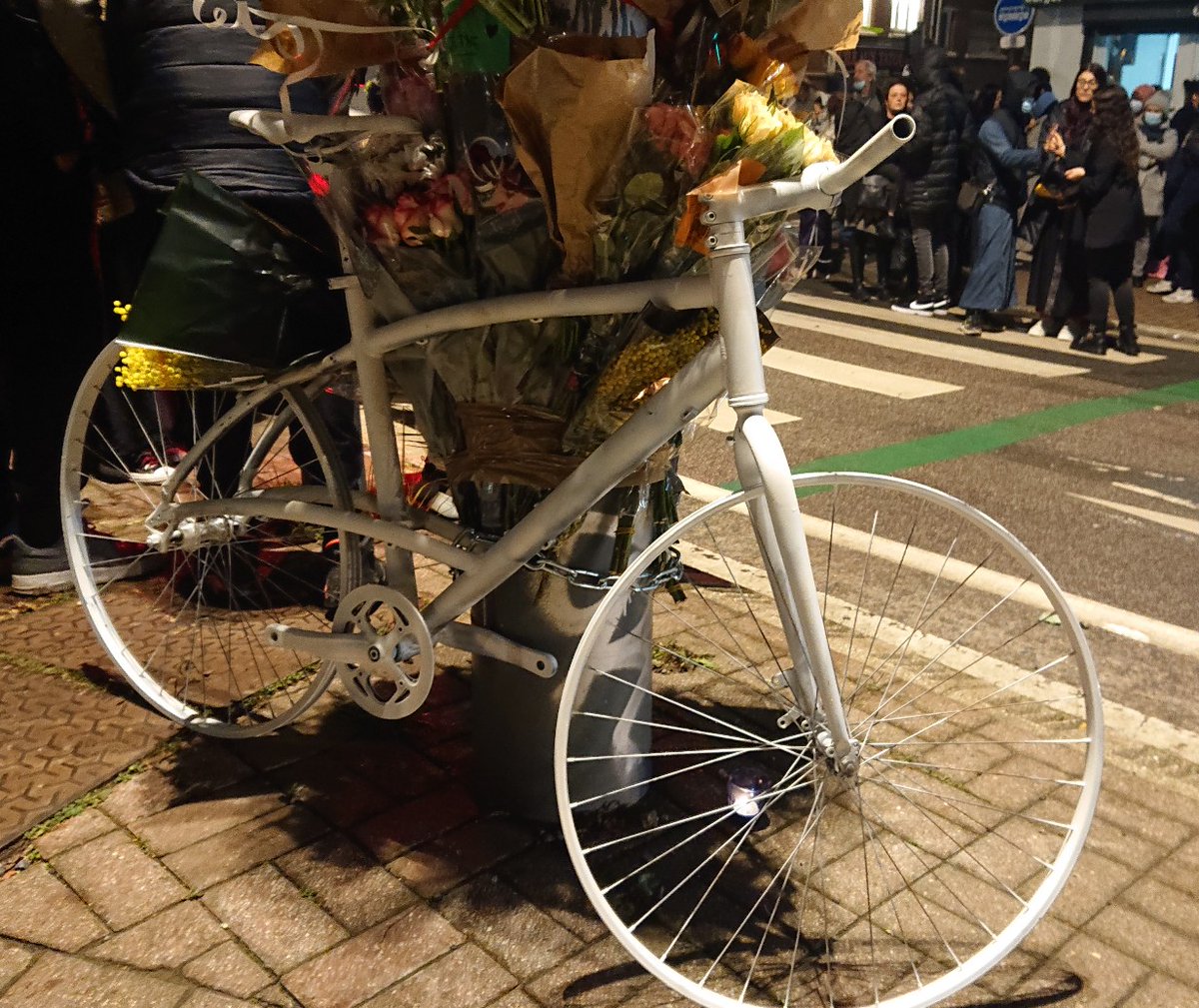 #Lille cycliste accident mortel #GhostBike Plus jamais ça @droitauvelo