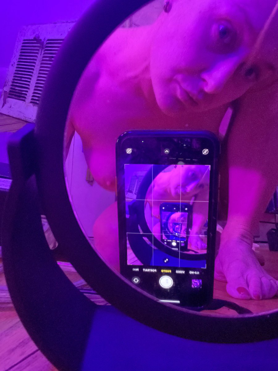 chelsea_does_it's tweet photo. Couldn’t choose a view, luckily I don’t have to 😍😈🍑❤️ #InfinitySelfie #Infinite #PeculiarViews #SelfPhotography #MirrorPhotography #AnalogDistortion #NudeModeling #RoleModel https://t.co/nBeibcqKnm