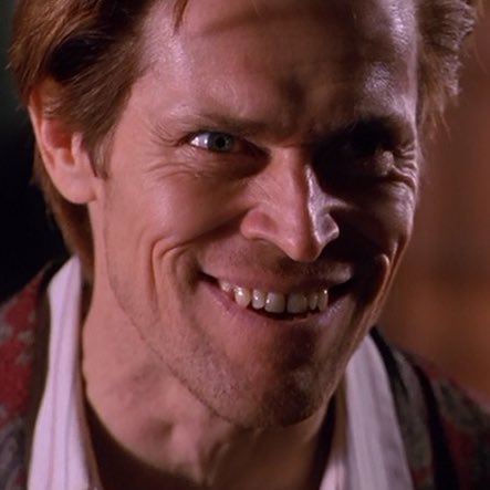 Уильям дефо с сигаретой. Джон уик уильям дефо. Уиллем дефо смотрит вверх. Уиллем дефо 2022. Уиллем дефо.