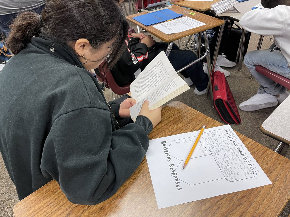 Ms. Herrera’s class working on creating questions for others to answer after reading chapters 1 and 2 of Boy in the Striped Pajamas! #criticalthinkers #collaborators <a href="/CaliHerrera7/">Cali Herrera</a> <a href="/HumbleISD_TMS/">Timberwood Middle</a>