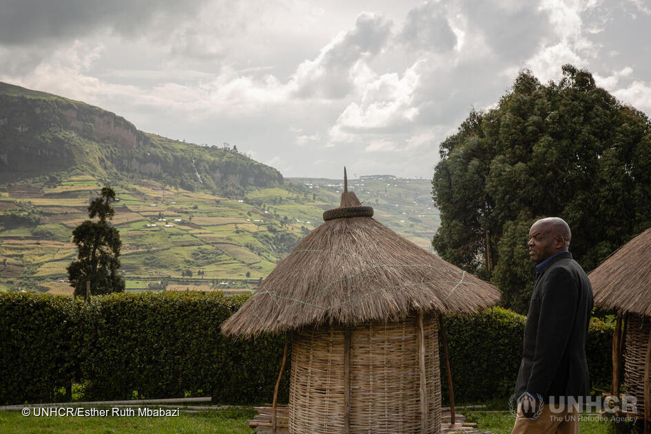 Refugees's tweet photo. Thousands of metres high.
Hundreds of kilometres to safety.

For thousands of refugees, the journey to safety often isn't easy. 

Today and every day, join us and stand #WithRefugees. https://t.co/zPvDTZ9YRS