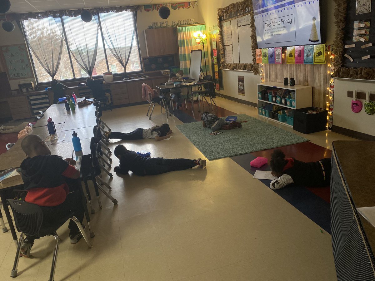 MsReyno68714725's tweet photo. The learning doesn’t stop! 👏🏼 Mixed classes and we are still growing our 🧠 #writing #firstgrade https://t.co/UBLg15lrLA