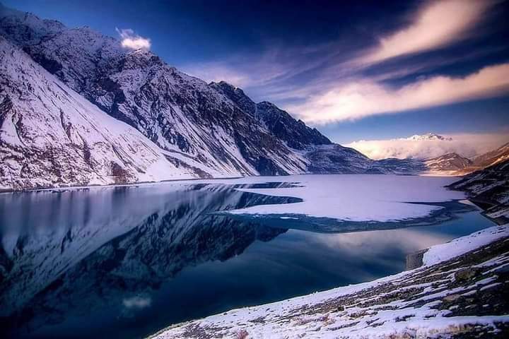 Paktourntravel's tweet photo. Sadpara Lake, Skardu Valley🇵🇰🇵🇰
Via: Abrar Alee Khawaja
#Skardu #frozenlake #sadparalake #skardudiaries #SkarduValley #chalchalen https://t.co/IsFOeA3wB1