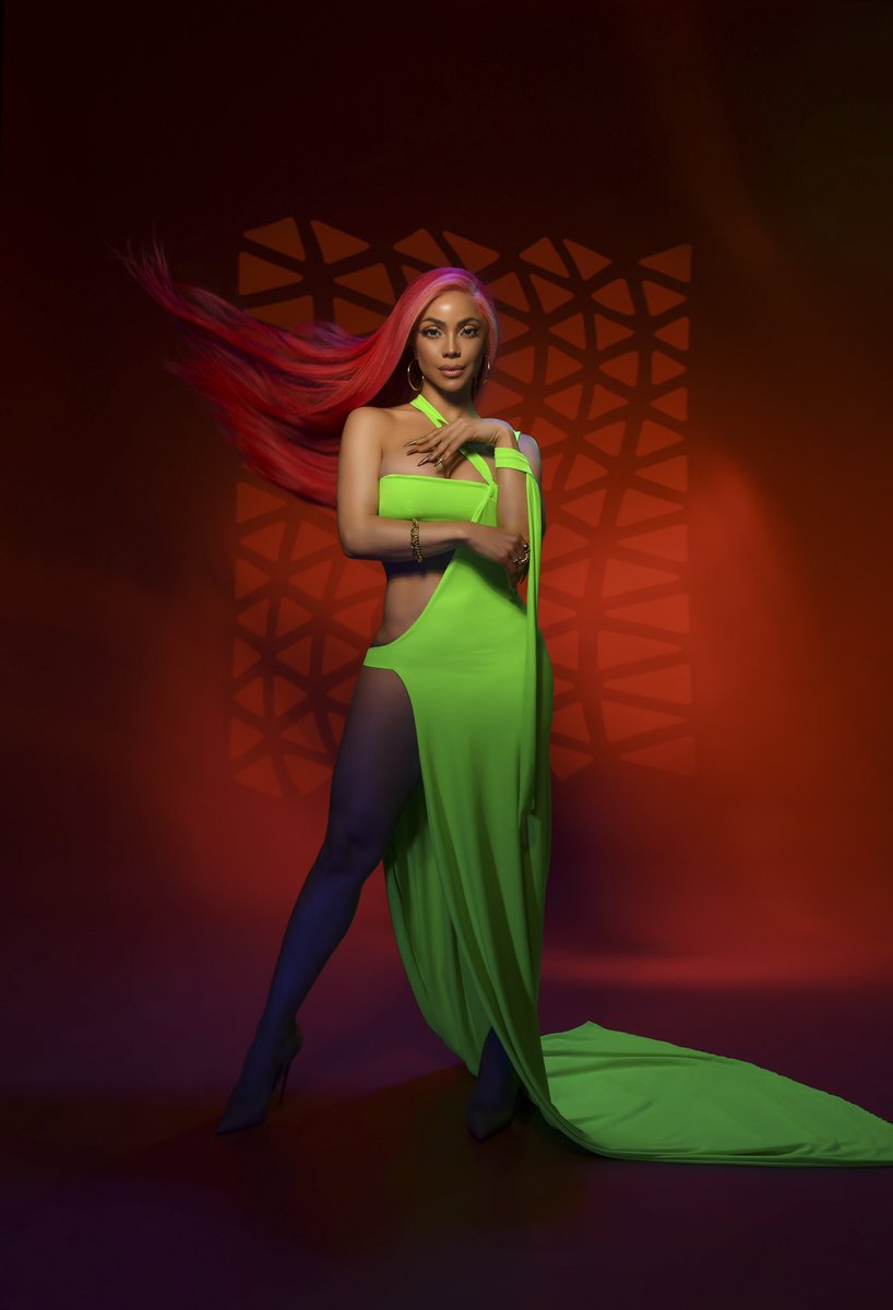 La Materialista 1 tweet media